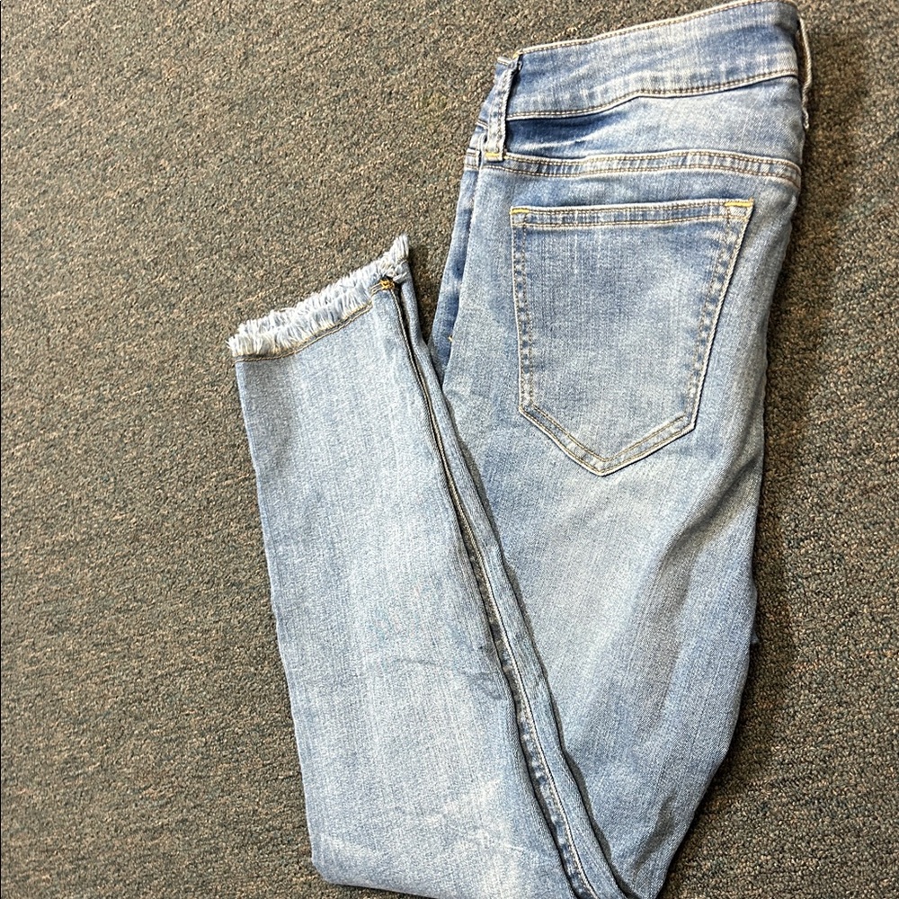 G.H. Bass & Co. Light Blue Cropped Jeans
